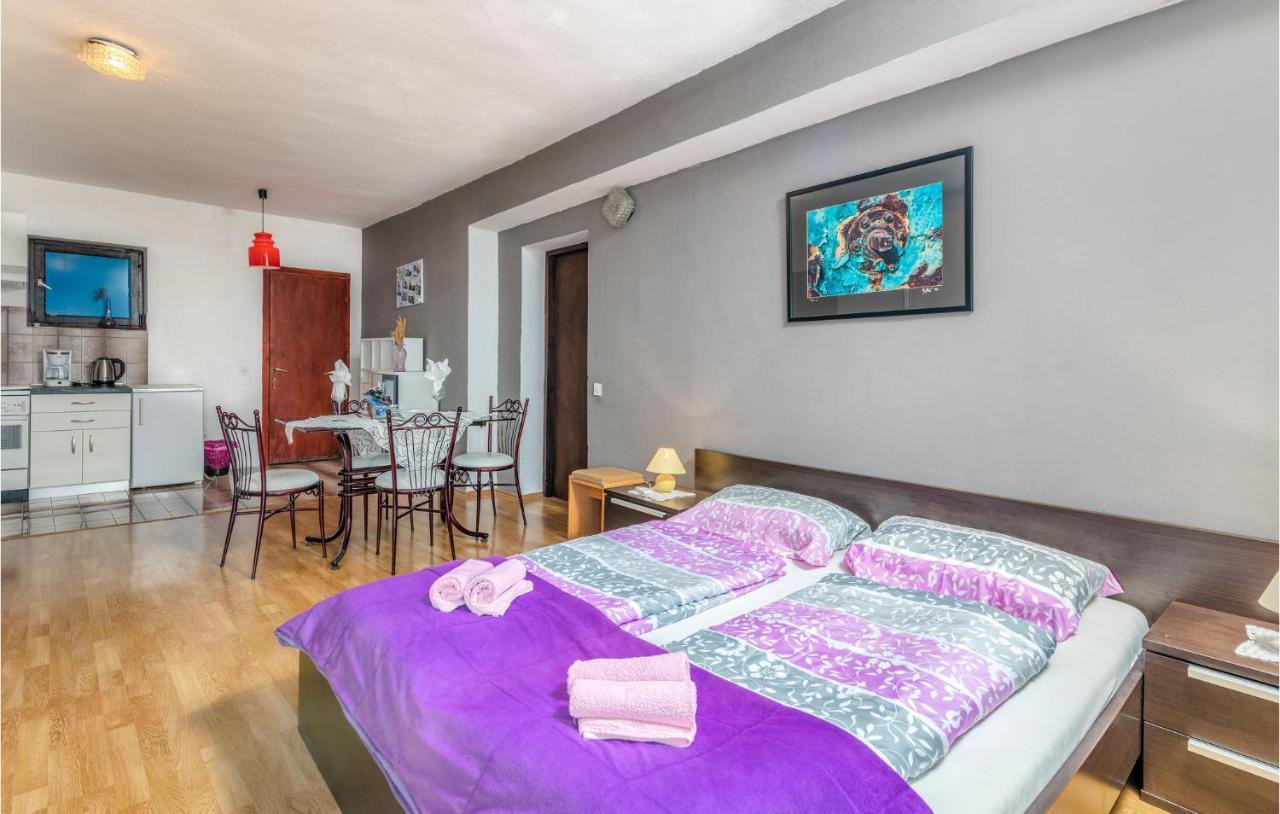 Lovely Apartment In Stara Baska With Wifi Екстер'єр фото